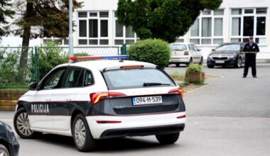 Zapaljeno više automobila, uhapšena tri maloletnika!