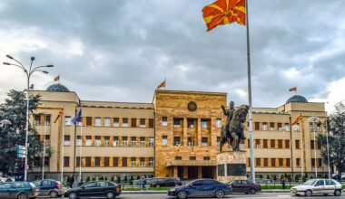 Filijala Alta banke u Severnoj Makedoniji kaže da posluje normalno, tamošnja opozicija traži hitnu prinudnu upravu