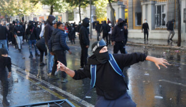 Demonstranti u Tirani se pregrupisali nakon intervencije policije i ponovo krenuli ka Vladi