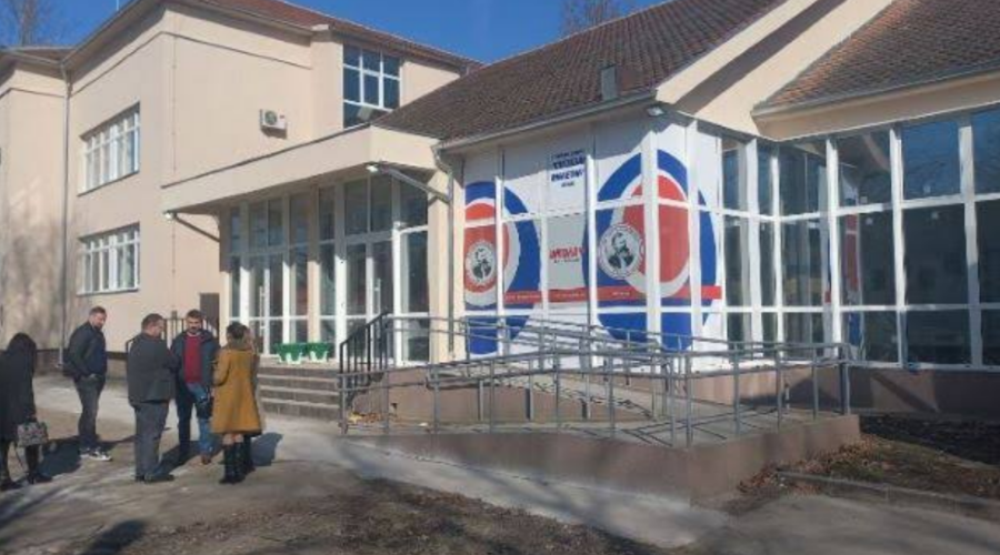 190 MILIONA ZA REKONSTRUKCIJU, A ŠKOLA VEĆ POD VODOM: Gimnazija u Vrbasu poplavljena samo mesec i po nakon povratka đaka!
