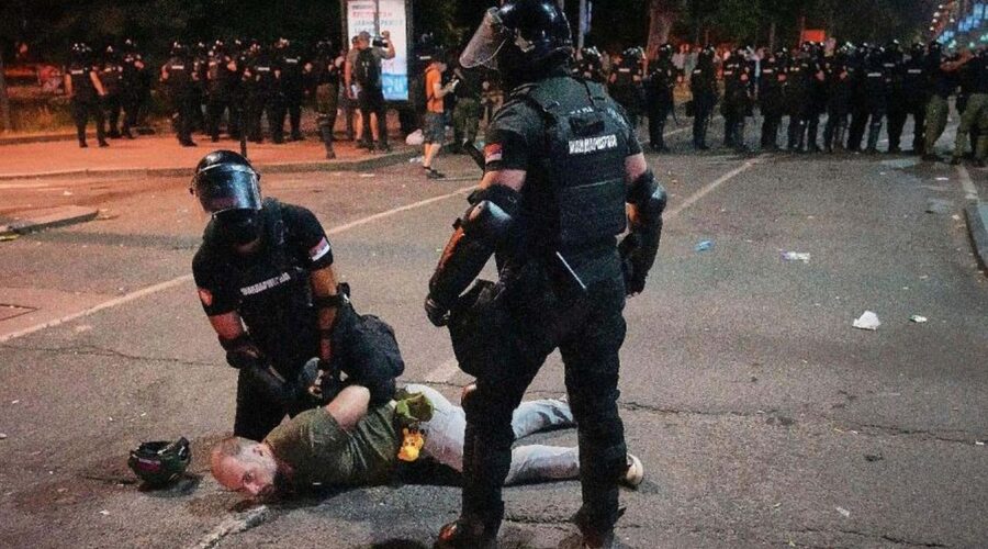ADVOKATI DOSTUPNI 24 ČASA DNEVNO: Akademski krizni centar pozvao članove akademske zajednice da prijave ukoliko budu uhapšeni!