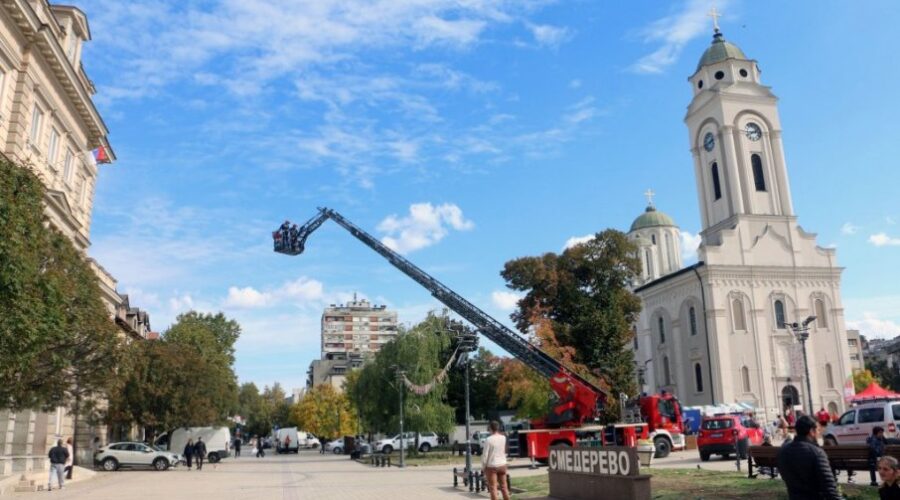 AKCIJA „ZAJEDNO ZA BEZBEDNIJI DOM“ NA GRADSKOM TRGU U SMEDEREVU: Prevencija požara u domaćinstvu