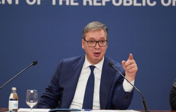 ALEKSANDAR VUČIĆ PRETI UNAOKOLO: „Nema više fakulteta, nema više škole, tužilaštva, pravosuđa… Svojim životom vam to garantujem!“