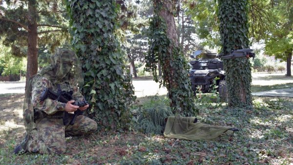 МИНИСТАРСТВО ОДБРАНЕ: Апел свима да се уздрже од објављивања непроверених и неистинитих информација које могу нанети штету Војсци МИНИСТАРСТВО ОДБРАНЕ: Апел свима да се уздрже од објављивања непроверених и неистинитих информација које могу нанети штету Војсци