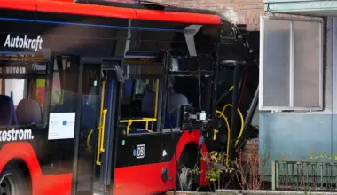 Autobus pun dece udario u kuću u Nemačkoj: Povređeno 14 osoba | Srpska dijaspora