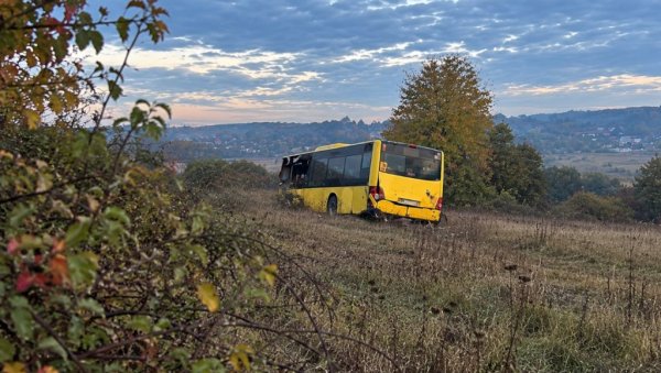 АУТОБУС СЛЕТЕО С ПУТА КОД ТУЗЛЕ: Најмање 11 особа повређено