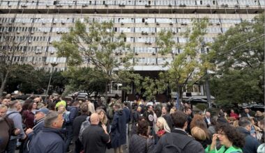 BEZ PLATA I ZDRAVSTVENOG OSIGURANJA: Profesori niškog Filozofskog danas protestuju ispred Ministarstva prosvete!
