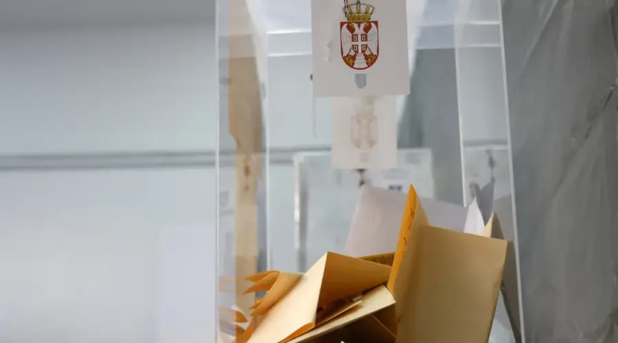 BLOG UŽIVO Srbija glasa: Više od 6,4 miliona građana ima pravo glasa, na glasačkom listiću 18 izbornih lista