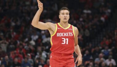 BOGDANOVIĆ UPISAO PRVU POBEDU U DRESU HJUSTONA: Srpski as i Roketsi razbili Dalas na otvaranju NBA sezone! (VIDEO)