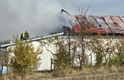 BUKNUO POŽAR U FABRICI PESTICIDA KOD BARAJEVA: Evakuisano 17 ljudi, uhapšen radnik koji je zapalio magacin!