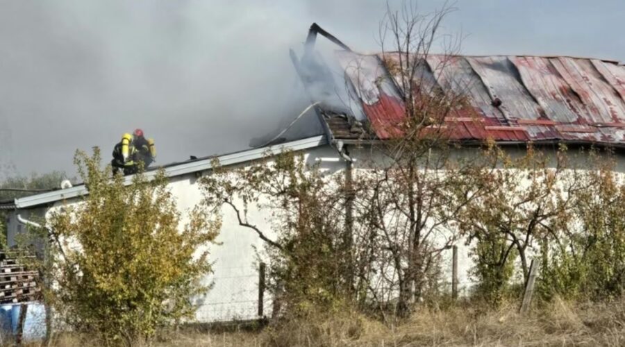 BUKNUO POŽAR U FABRICI PESTICIDA KOD BARAJEVA: Evakuisano 17 ljudi, uhapšen radnik koji je zapalio magacin!
