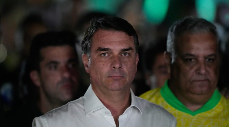 Bekstvo iz Brazila: Flavio Bolsonaro u Ekvadoru, oglasio se Tramp: “Daću mu vizu”