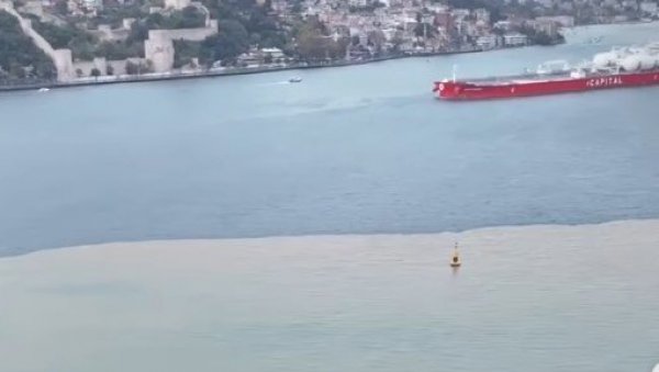 БОСФОРСКИ МОРЕУЗ ПРОМЕНИО БОЈУ: Истанбул под водом, стање хаотично (ВИДЕО)