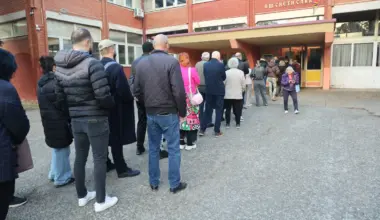 CESID kaže da je do 9 h zabeleženo više od 70 nepravilnosti na biračkim mestima, Crta – na 16 odsto kasnilo otvaranje