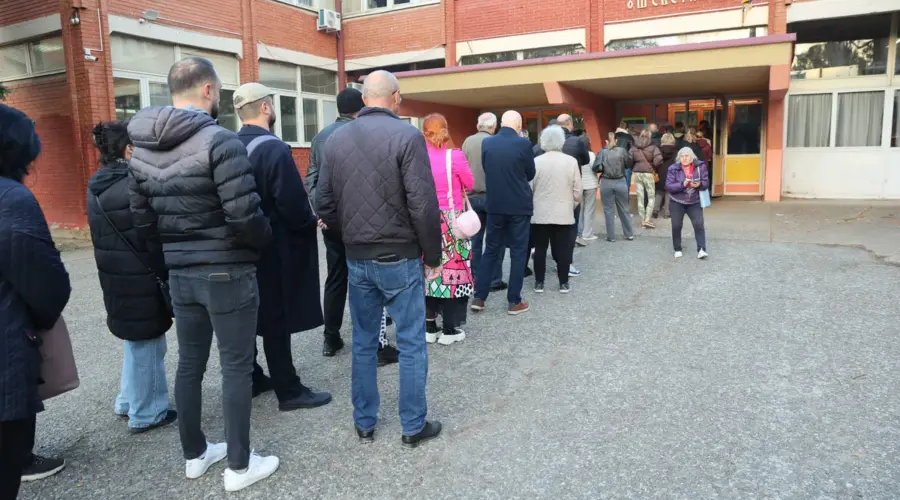 CESID kaže da je do 9 h zabeleženo više od 70 nepravilnosti na biračkim mestima, Crta – na 16 odsto kasnilo otvaranje