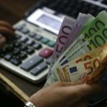 Čačani masovno menjaju dinare u evre, dešava se da zbog velike potražnje nestane deviza