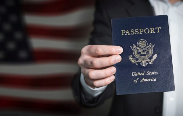 DA LI I VI MOŽETE DA IZGUBITE AMERIČKO DRŽAVLJANSTVO? Evo kada sud može da poništi naturalizaciju, Tramp pokrenuo najveći talas postupaka u istoriji!