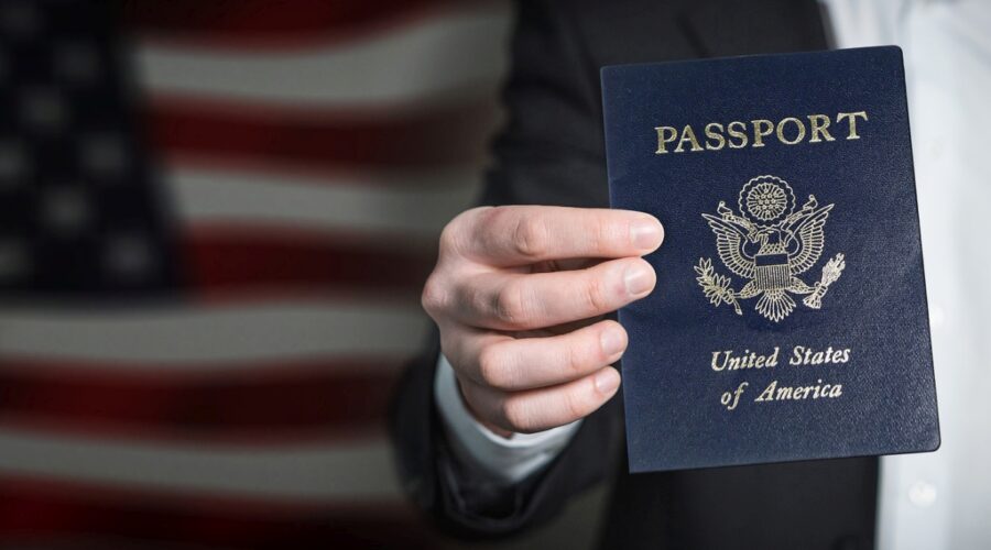 DA LI I VI MOŽETE DA IZGUBITE AMERIČKO DRŽAVLJANSTVO? Evo kada sud može da poništi naturalizaciju, Tramp pokrenuo najveći talas postupaka u istoriji!