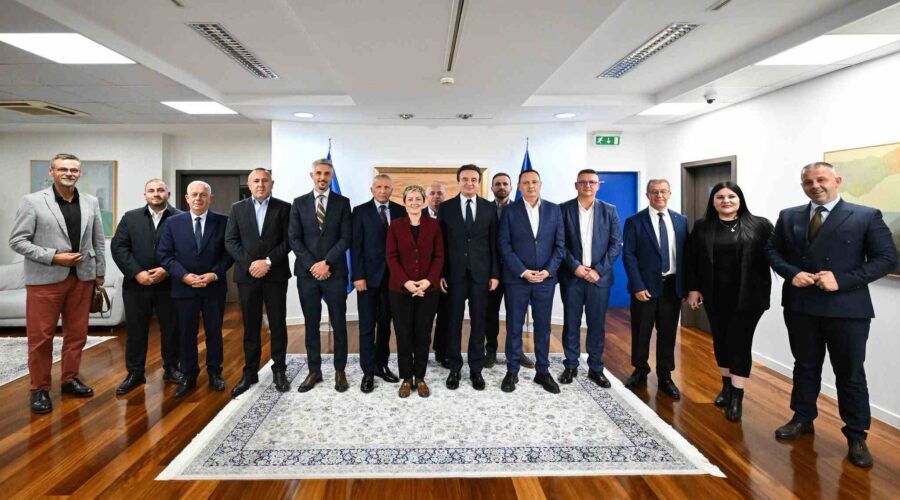 DOK VUČIĆEVA POLICIJA „HAPSI“ IZMIŠLJENE ŠPIJUNE PO JAGODINI: Kurti okupio albanske stranke iz Preševa i Bujanovca, traži 5 poslaničkih mesta u Skupštini Srbije!