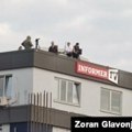 Demonstranti upali u redakciju Informera, Studenti u blokadi pozvali da se ne upada u medije