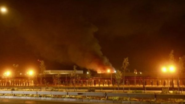 ИМА МРТВИХ И ПОВРЕЂЕНИХ У ПОЖАРУ КОЈИ СЕ БРЗО ШИРИ ВОЈНОМ БАЗОМ У КАНАДИ: Драматичне сцене након великог инцидента у Алберти