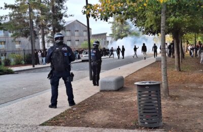 Dresovi sa imenima Bin Ladena i Hitlera pred školama u Francuskoj: Uhapšen maloletnik | Srpska dijaspora