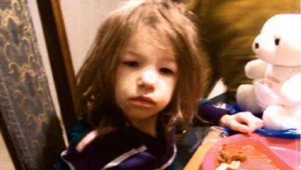 ЗБОГ РОДИТЕЉА ПРОЖИВЕЛА ПРАВИ ПАКАО: Држали је годинама у ормару, злостављали и изнајмљивали педофилима (ВИДЕО)
