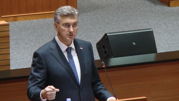 ПЛЕНКОВИЋУ СЕ ОПАСНО ДРМА ФОТЕЉА: Држао говор пред полупразном салом (ВИДЕО)