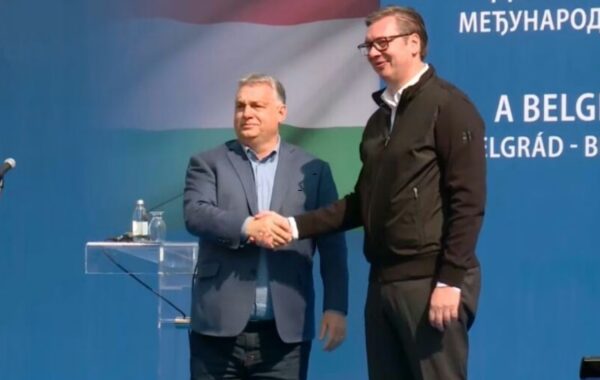 EVROPSKA DEMOKRATSKA PARTIJA: Vučić sledi Orbanov primer, studenti pune trgove!