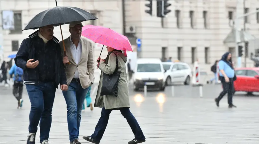 Evo u koliko sati sutra počinju pljuskovi u Srbiji i kada prestaju: Vremenska prognoza za 30 dana otkriva da li nas očekuje ledeno vreme
