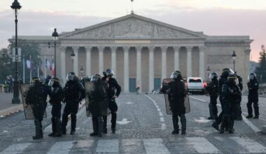 FRANCUSKA NA NOGAMA ZBOG NOVIH PROTESTA: 70.000 pripadnika snaga bezbednosti na ulicama, zatvoreni i veliki muzeji!
