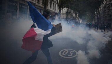 FRANCUSKA STRAHUJE OD PROTESTA NA NOĆ VEŠTICA: Nove demonstracije na pomolu, policija sprema jaku bezbednost