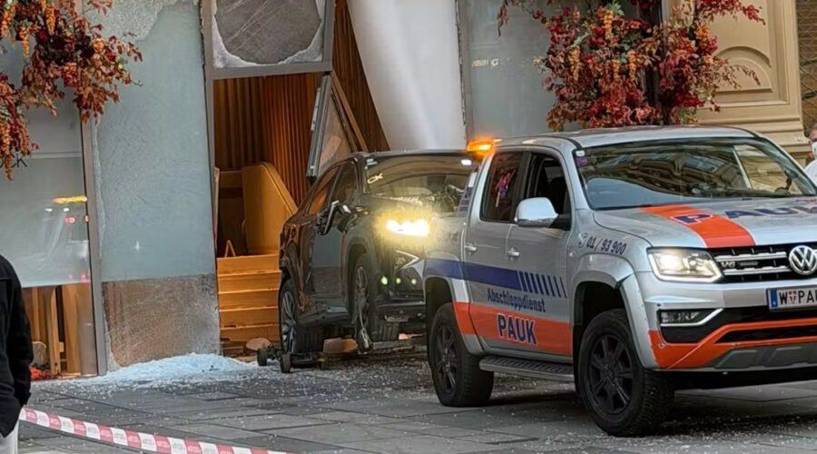 Filmska pljačka u centru Beča: Automobilom upali u luksuznu juvelirnicu | Srpska dijaspora