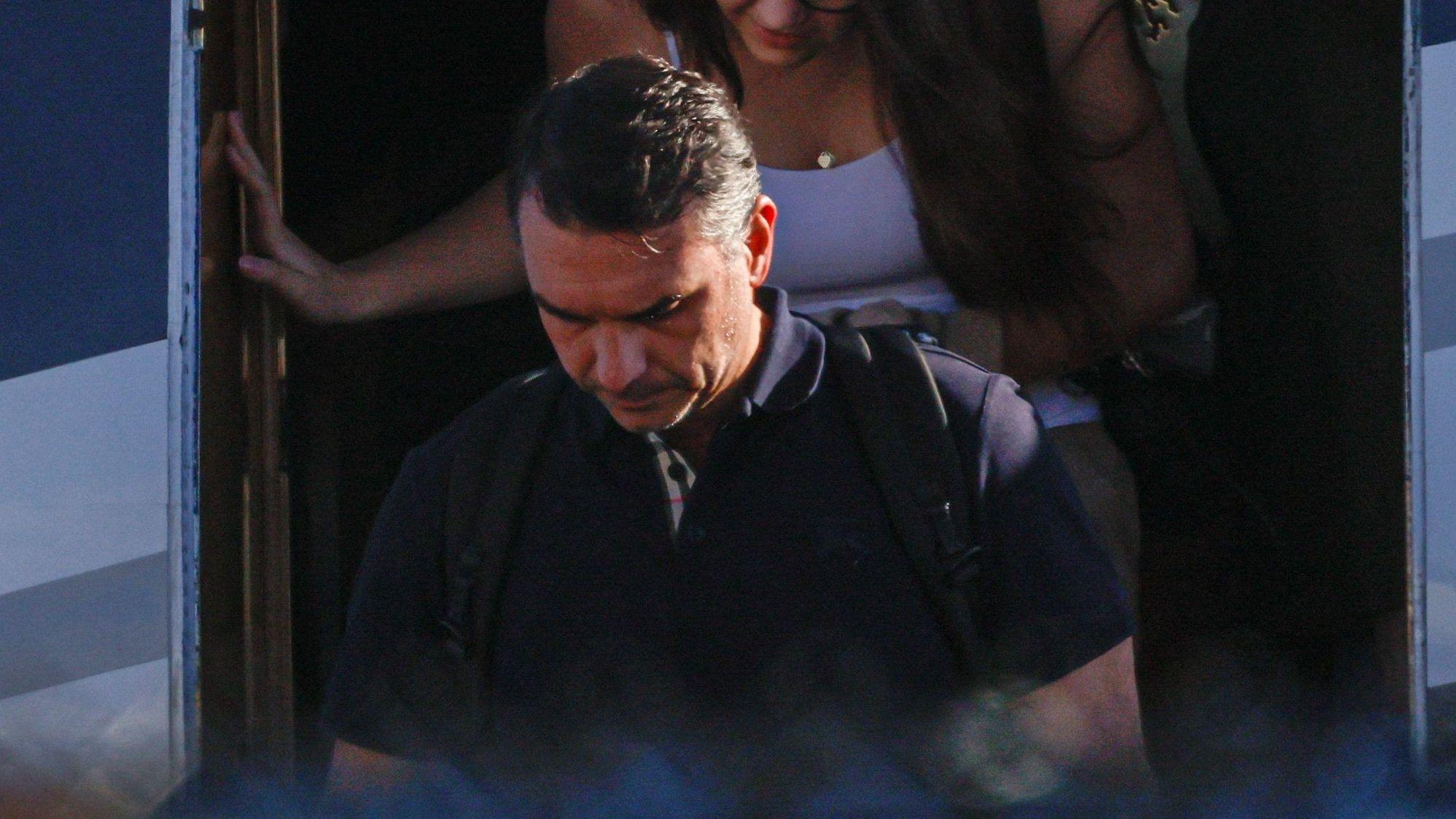 Flavio Bolsonaro izlazi iz aviona