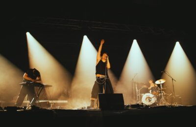 Fontaines D.C. nastupili u rasprodatom Hangarilu: ili Fontaines D.C. nastupili u rasprodatom Hangaru: prvi veliki koncert jednog svetskog rok benda nakon istorijskih izbora | Srpska dijaspora