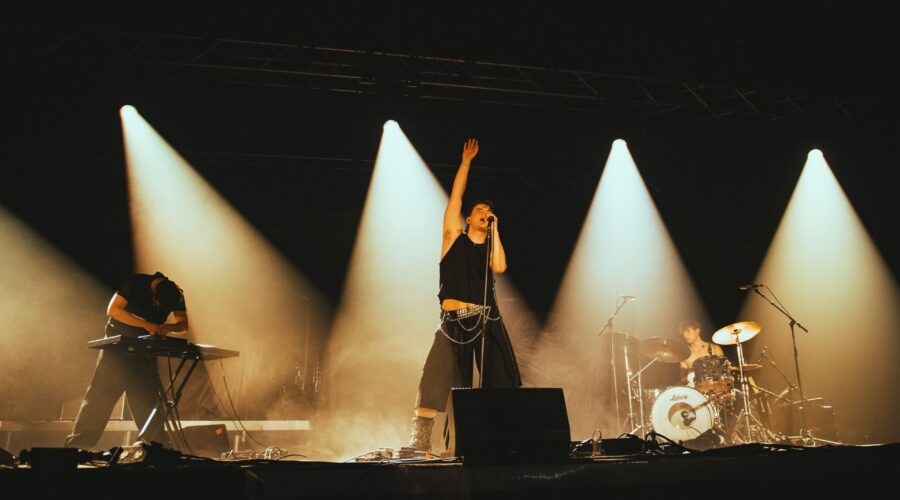 Fontaines D.C. nastupili u rasprodatom Hangarilu: ili Fontaines D.C. nastupili u rasprodatom Hangaru: prvi veliki koncert jednog svetskog rok benda nakon istorijskih izbora | Srpska dijaspora