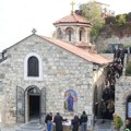 (Foto, video) Nepregledna kolona na Kalemegdanu: Velik broj vernika čeka da se pomoli Svetoj Petki: za zdravlje, sreću i…