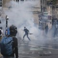 Francuska posle protesta: opljačkana 24 preduzeća, zabeleženo 75 požara