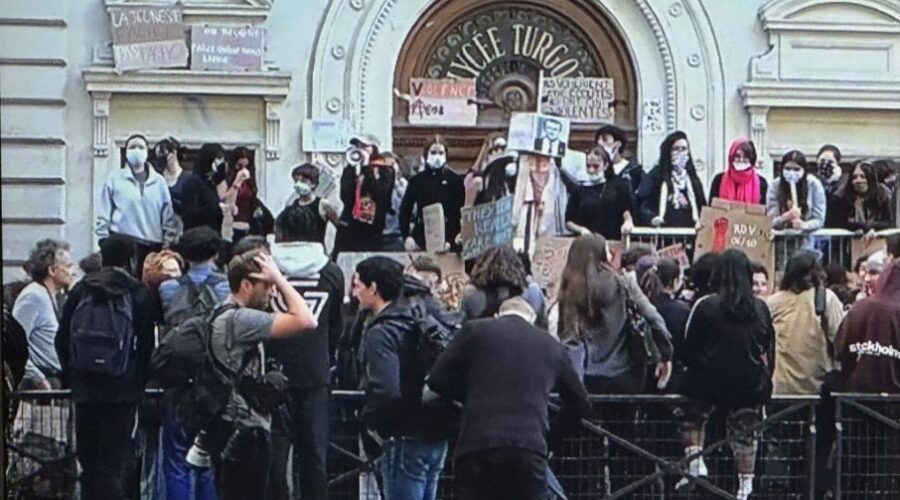 Francuska vlada namerava da roditeljima ispostavi račun za štetu nastalu na protestima
