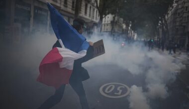 Francuski ministar: Sutra na protestima 70.000 policajaca i žandarma