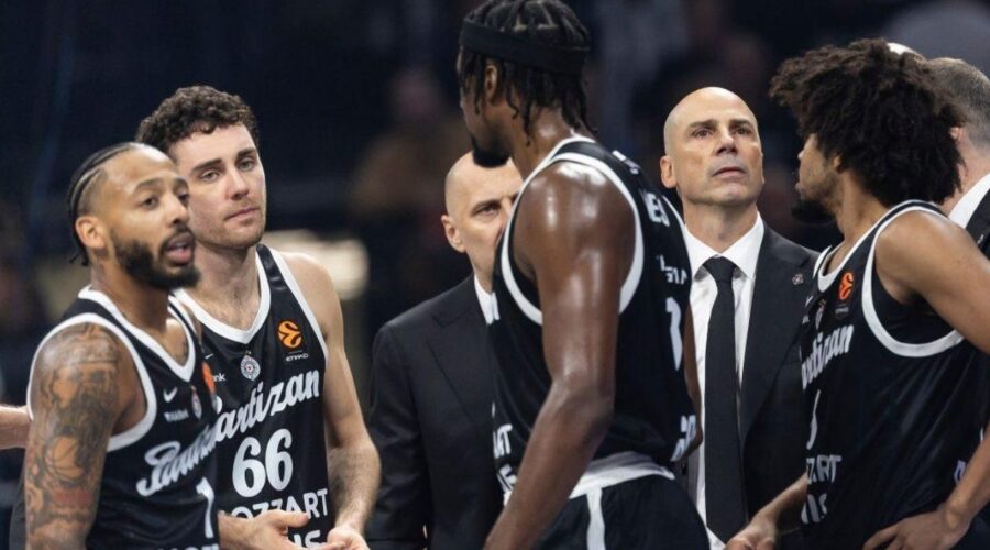 GLAVU GORE, MOMCI: Partizan pretrpeo težak poraz od Panatinaikosa pred domaćom publikom u petom kolu Evrolige!