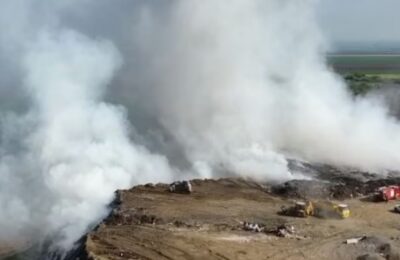 GORI DEPONIJA U SMEDEREVU: Vatrogasci se bore sa požarom, mole građane da ostanu u zatvorenom zbog otrovnog dima! (VIDEO)