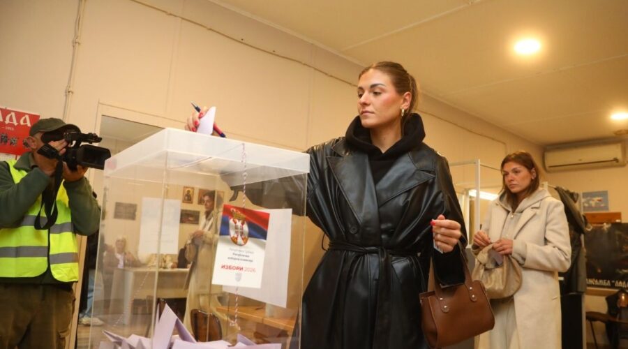 GOTOVO ČETIRI MILIONA GRAĐANA VEĆ GLASALO: Izlaznost u Srbiji do 17 časova dostigla 60,8 odsto!