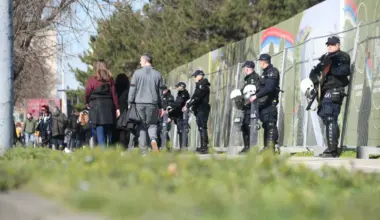 Građani uklonili ograde oko dela parka Ušće gde je planirana izgradnja akvarijuma | Srpska dijaspora