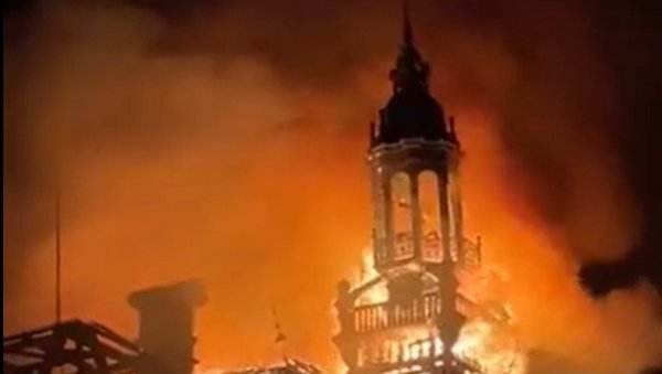 ОВО ЈЕ ИСТОРИЈСКА ТРАГЕДИЈА! Градоначелник у сузама након разорних нереда у Француској, древни торањ у пламену (ВИДЕО) ОВО ЈЕ ИСТОРИЈСКА ТРАГЕДИЈА! Градоначелник у сузама након разорних нереда у Француској, древни торањ у пламену (ВИДЕО)