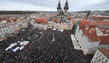 HAOS U ČEŠKOJ Hiljade ljudi izašlo na ulice Praga: “Nećemo cenzuru, oholost i razaranja”