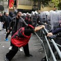 Haos i neredi u Tirani: Demonstranti zapalili ministarstvo, policija uzvratila gumenim mecima, suzavcem i topovima