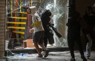 Haos na ulicama Barselone: Uhapšeno 100 demonstranata, četvrtina maloletna