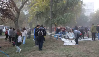 Hiljade ljudi u Pionirskom parku u Beogradu slave uklanjanje šatorskog naselja pristalica vlasti