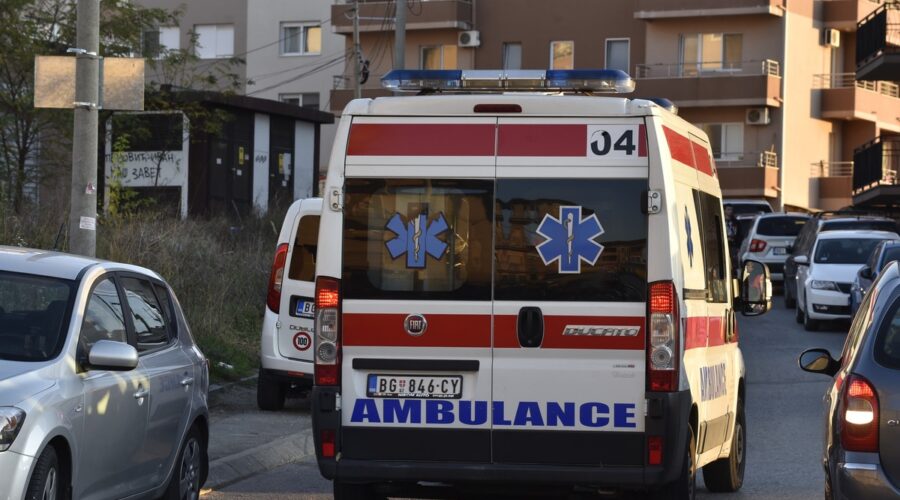 Hitna pomoć imala pune ruke posla! Noć u Beogradu protekla bez težih udesa, ali je jedna grupa građana masovno zvala lekare